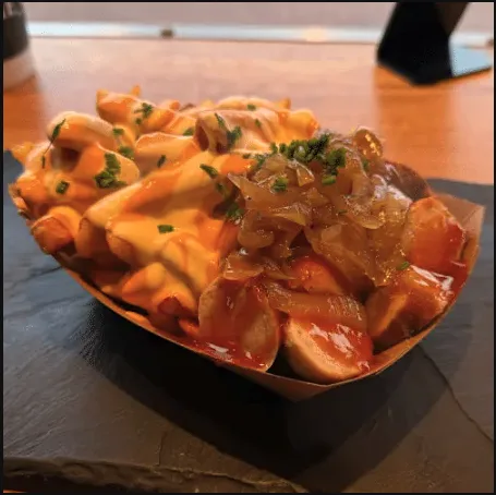 Currywurst - Pommes